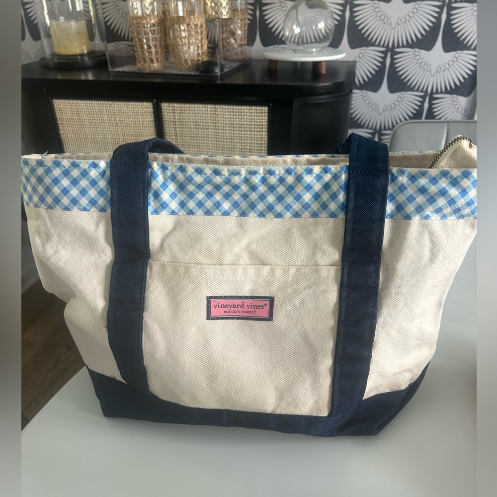 Vineyard Vines tote bag with zip closure.